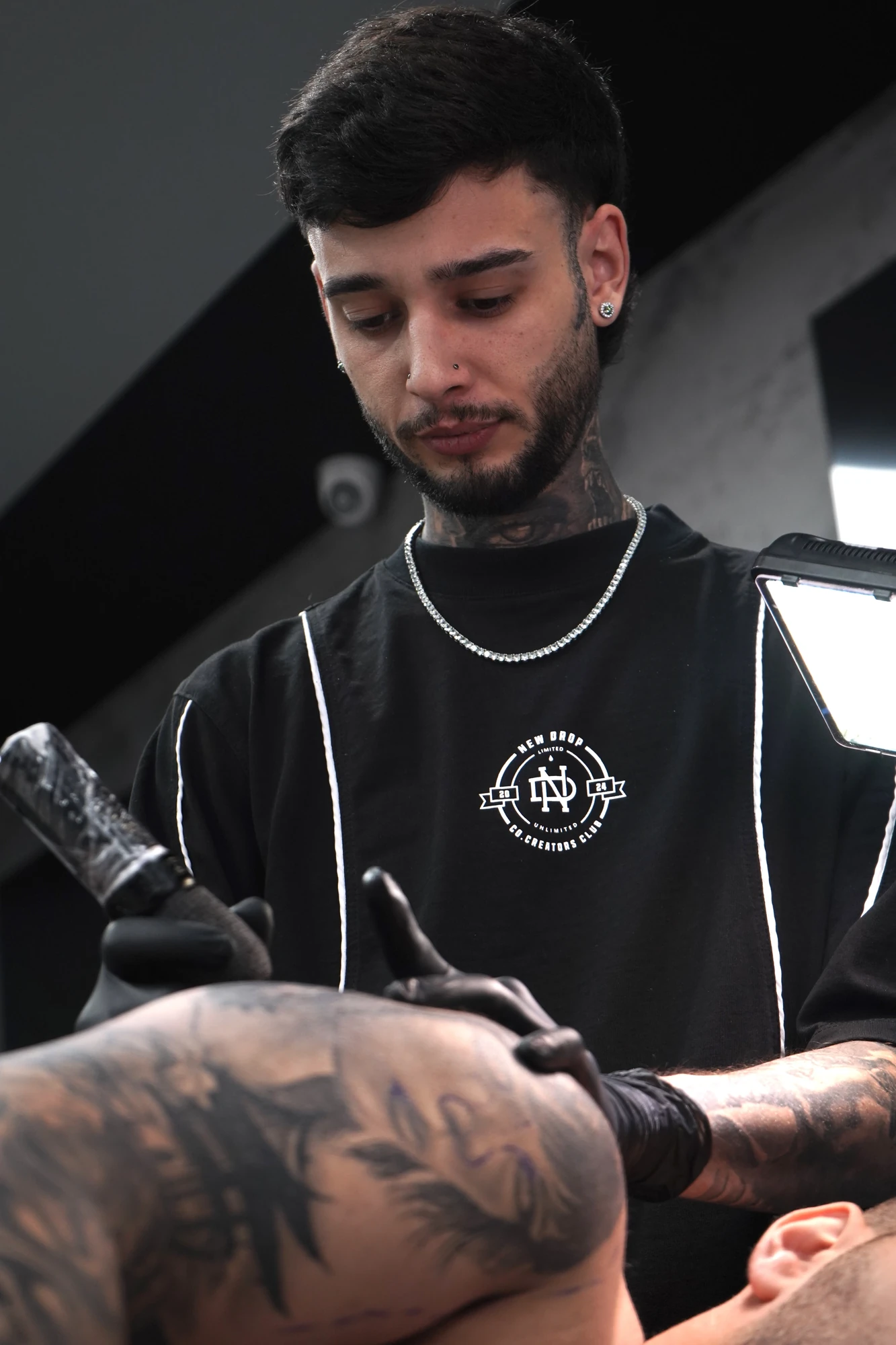 Francis Fuerte, tattoo artist en The Club Tattoo & Barber