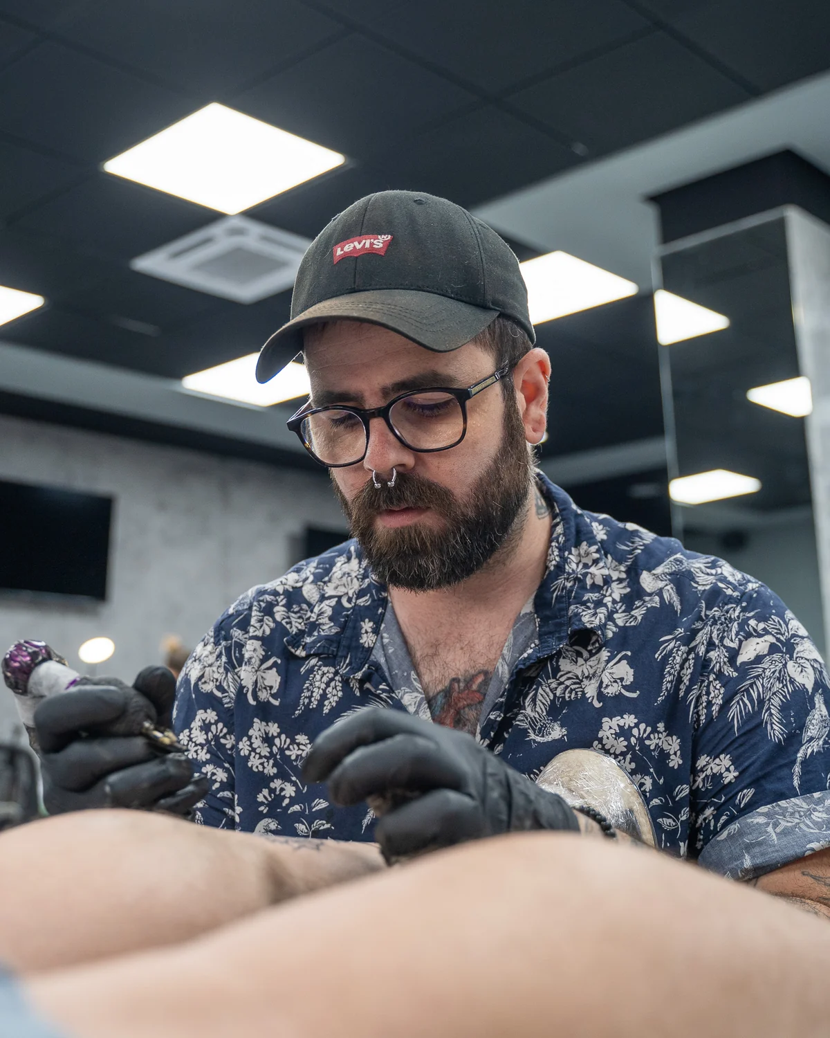 Ian Montiel, tattoo artist en The Club Tattoo & Barber